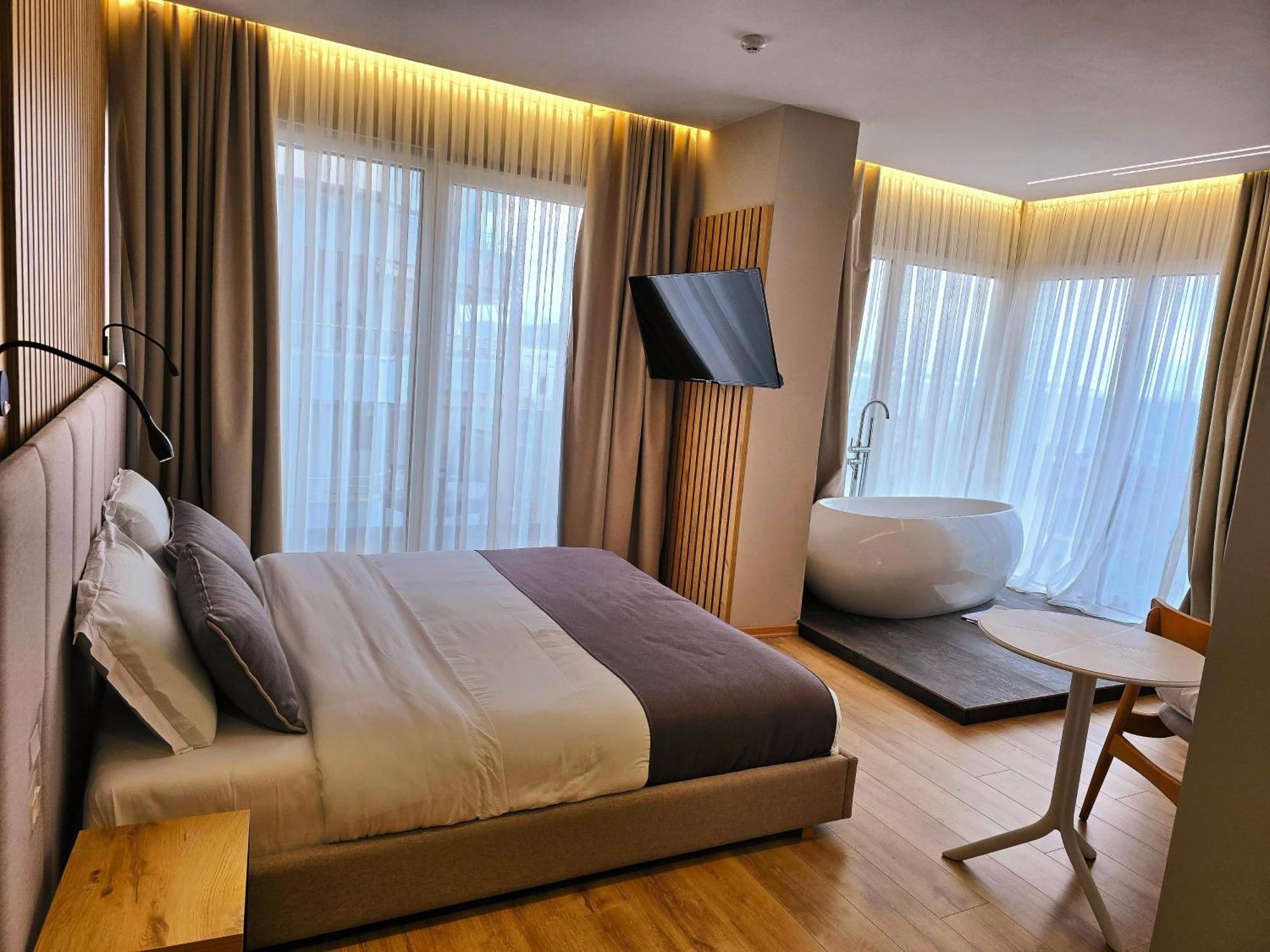 Apollon Hotel 4*